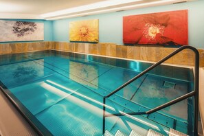 Hồ bơi trong nhà 