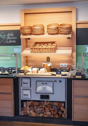 Free daily continental breakfast - Familien- und Naturhotel Darrehof (Serfaus)