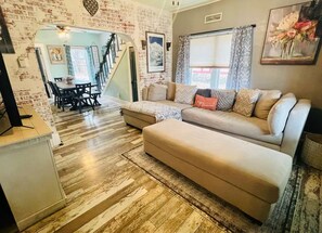 Living area - Charming getaway in the heart of downtown! (Montrose)