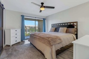 2 bedrooms, WiFi, bed sheets - Marco Island Paradise Retreat! (Marco Island)