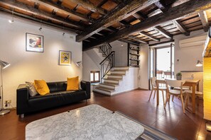 Appartement | Coin séjour | Télévision de 40 pouces avec chaînes par satellite