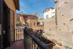 Front of property - Rental in Rome Ciambella Terrace (Rome)