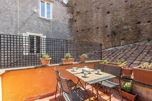 Apartment | Terrace/patio - Rental in Rome Ciambella Terrace (Rome)