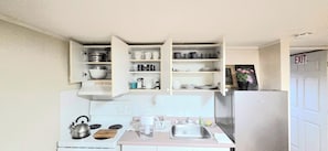 Fridge, microwave, stovetop, coffee/tea maker - Entire ; Private Suite Bsmt & Parking (Markham)