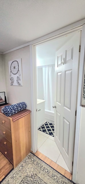 Interior - Entire ; Private Suite Bsmt & Parking (Markham)