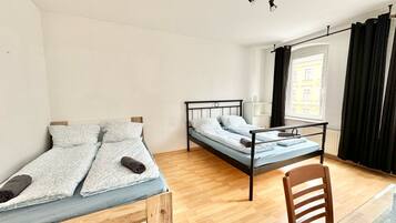1 Schlafzimmer, Bügeleisen/Bügelbrett, Bettwäsche