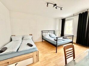 1 Schlafzimmer, Bügeleisen/Bügelbrett, Bettwäsche