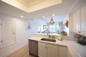 Interior - Seawind 5th floor: Heated Indoor/Outdoor Pool, Hot Tub, Gym & Sauna (Gulf Shores)