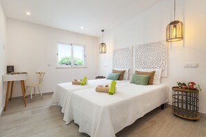 3 bedrooms, iron/ironing board, free WiFi, bed sheets - Renovated Villa with Heatable Saltwater Pool (Carvoeiro)