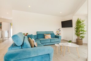 TV - Renovated Villa with Heatable Saltwater Pool (Carvoeiro)