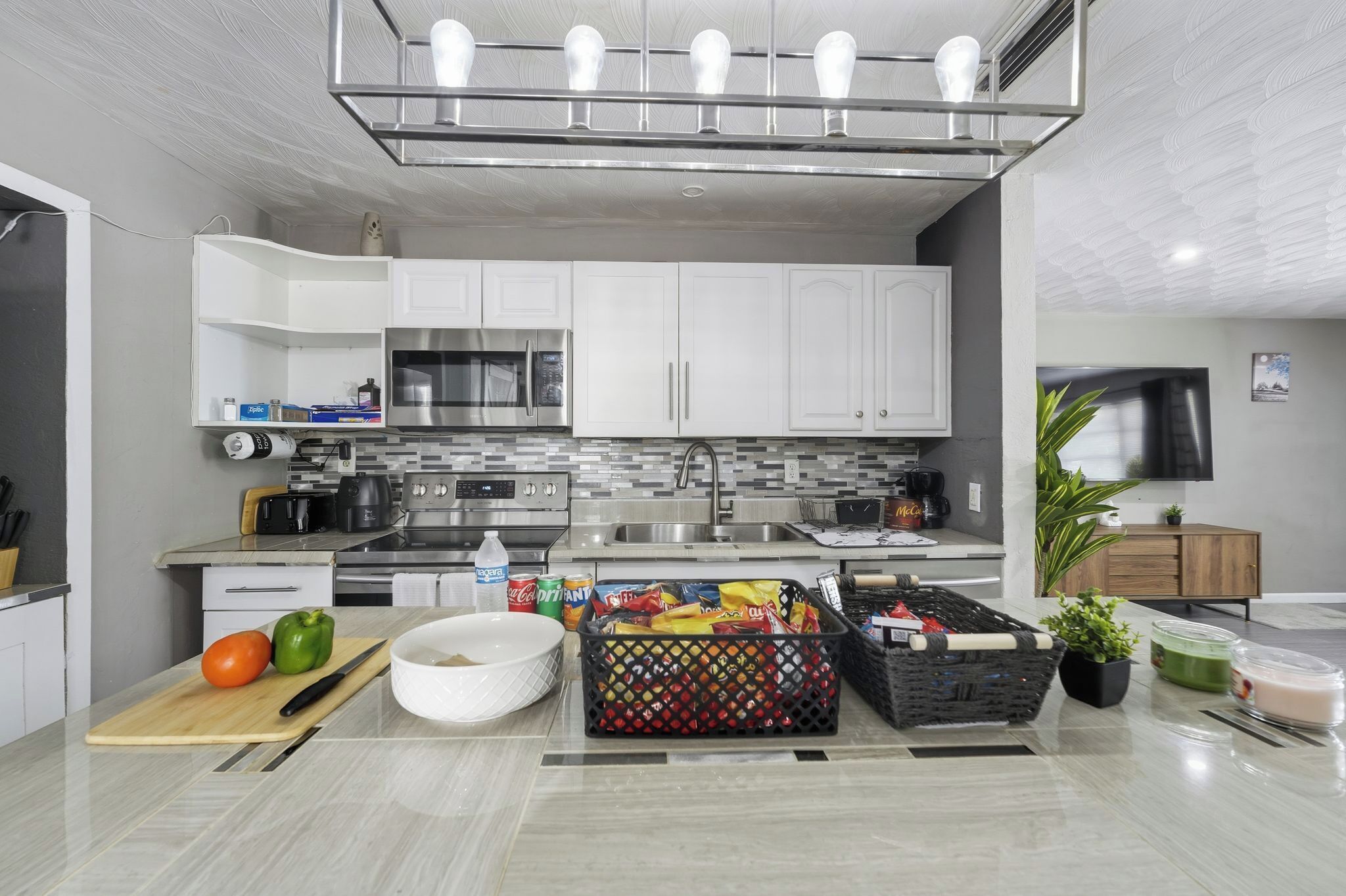 Refrigerador, microondas, horno y parrilla de estufa 