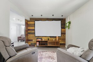 Interior - Theater Room+Coconut Trees+Spacious+Local+Modern Palm Tree Oasis (Pompano Beach)