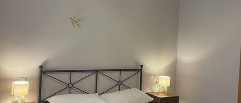 Ferros/tábuas de passar roupa, Wi-Fi, roupa de cama