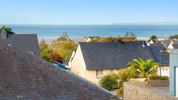 A residential area with houses overlooking a beach and the sea. - T. de Pentrez Ndeg75 - 2P4 (Saint-Nic)