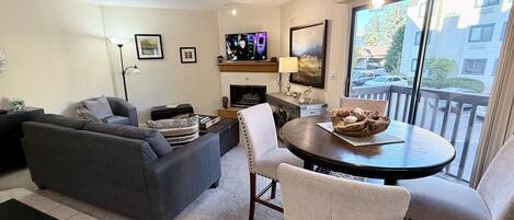 TV connectée, cheminée, espaces bureaux