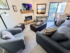 智能电视、壁炉、办公室