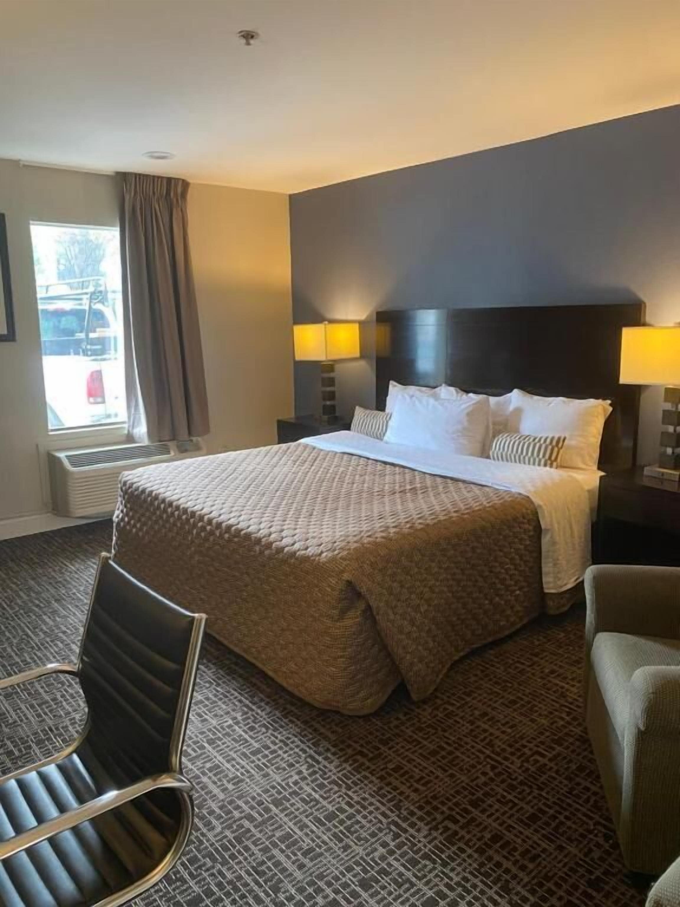 双人房, 1 张大床, 无烟房 | 熨斗/熨衣板、免费 WiFi、轮椅无障碍