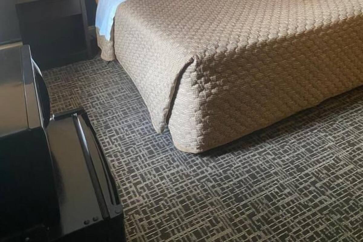 Iron/ironing board, WiFi (free)