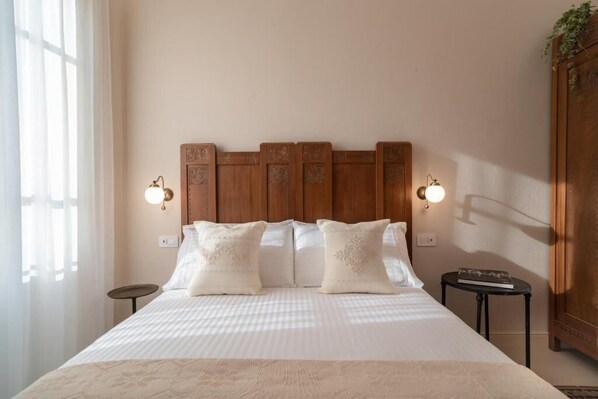 Deluxe Triple Room, City View | In-room safe, blackout drapes, iron/ironing board, free WiFi - Arrecramos (Cagliari)