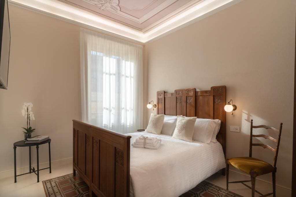 خزنة داخل الغرفة وستائر تعتيم ومكواة/لوح كي  وواي فاي مجانًا