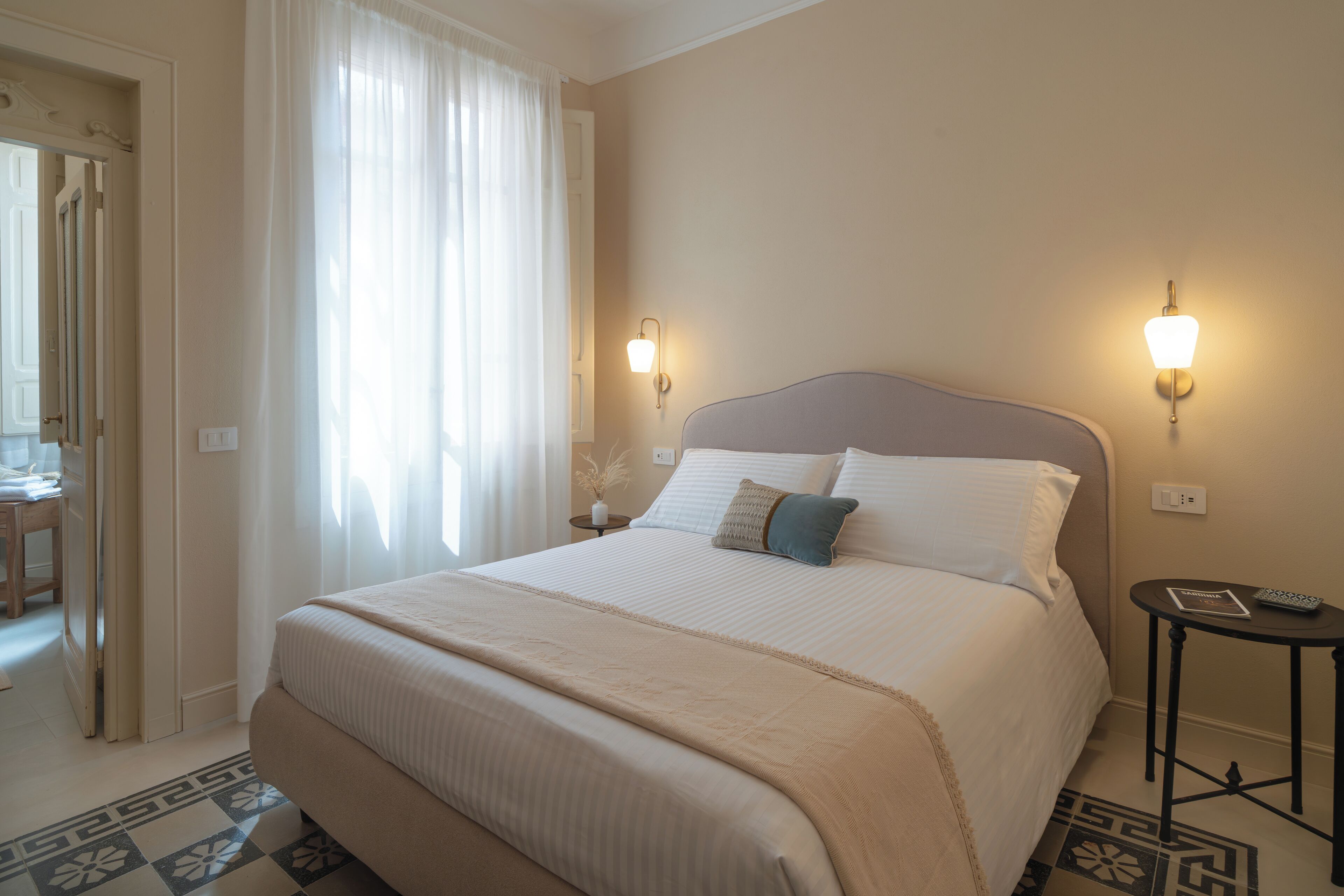 Camera Classic | Copriletto in piuma, materassi in memory foam, una cassaforte in camera