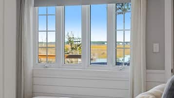 3 bedrooms, desk, iron/ironing board, WiFi