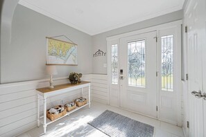 Interior - Hot Tub~Waterfront Retreat~EPIC Game Room~Private (Beaufort)