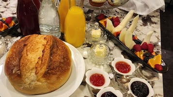 Tägliches inbegriffenes einheimisches Frühstück