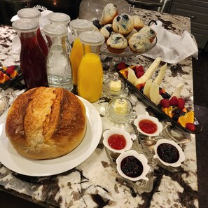 Desayuno de cocina local incluido todos los días