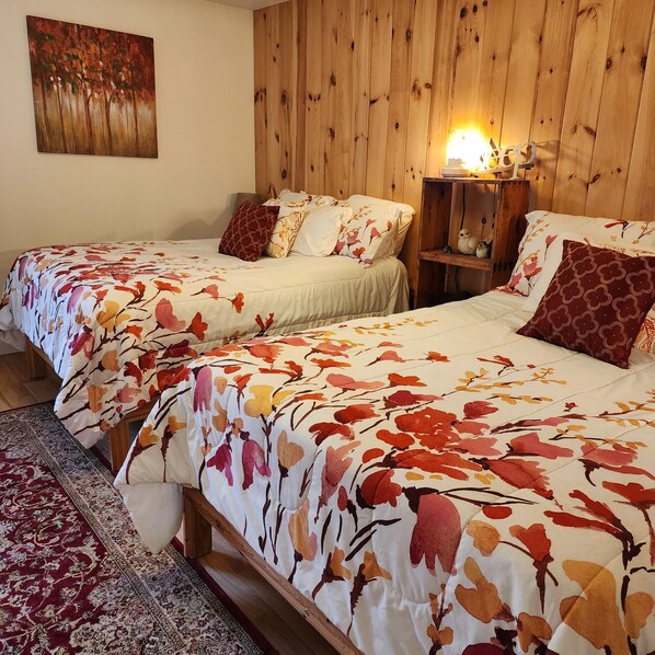 Habitación doble de lujo, vista al río | Tabla de planchar con plancha y wifi gratis 