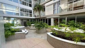 Outdoor spa tub - Flat pé na areia 406 Branco Haus  (João Pessoa)