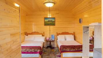 Cabaña superior, 2 camas matrimoniales, vista al lago, junto a la pista de ski