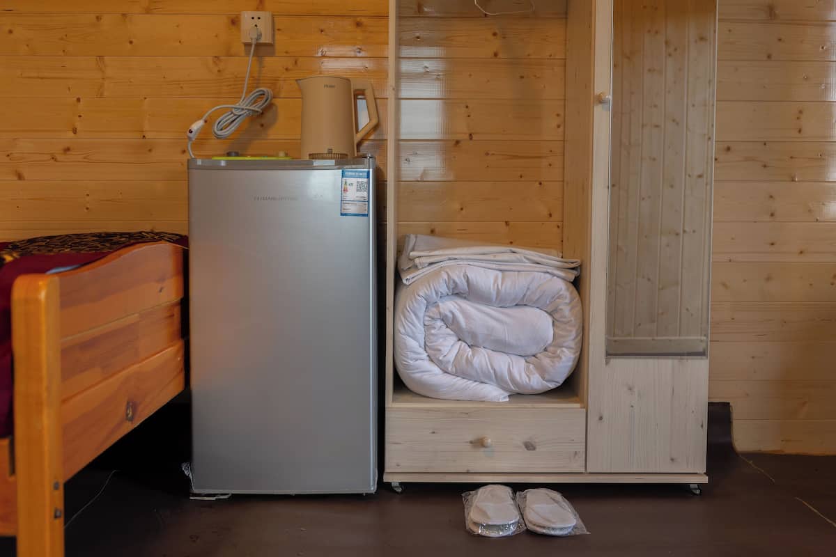 Cabaña superior, 1 cama matrimonial y sofá cama, baño privado, junto a la pista de ski | Decoración personalizada, muebles diferentes y ropa de cama