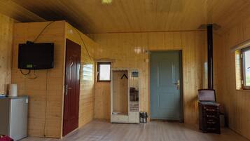 Cabaña superior, 2 camas matrimoniales, vista al lago, junto a la pista de ski