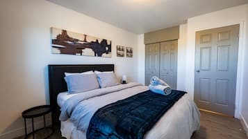 Iron/ironing board, internet, bed sheets