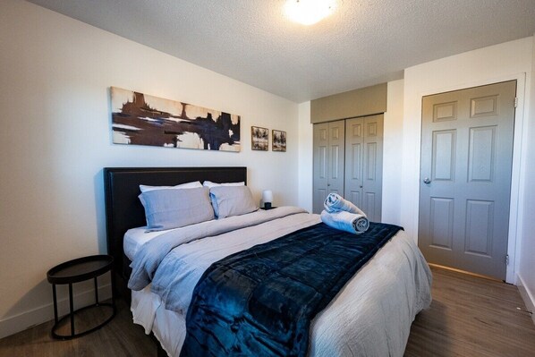 Iron/ironing board, internet, bed sheets