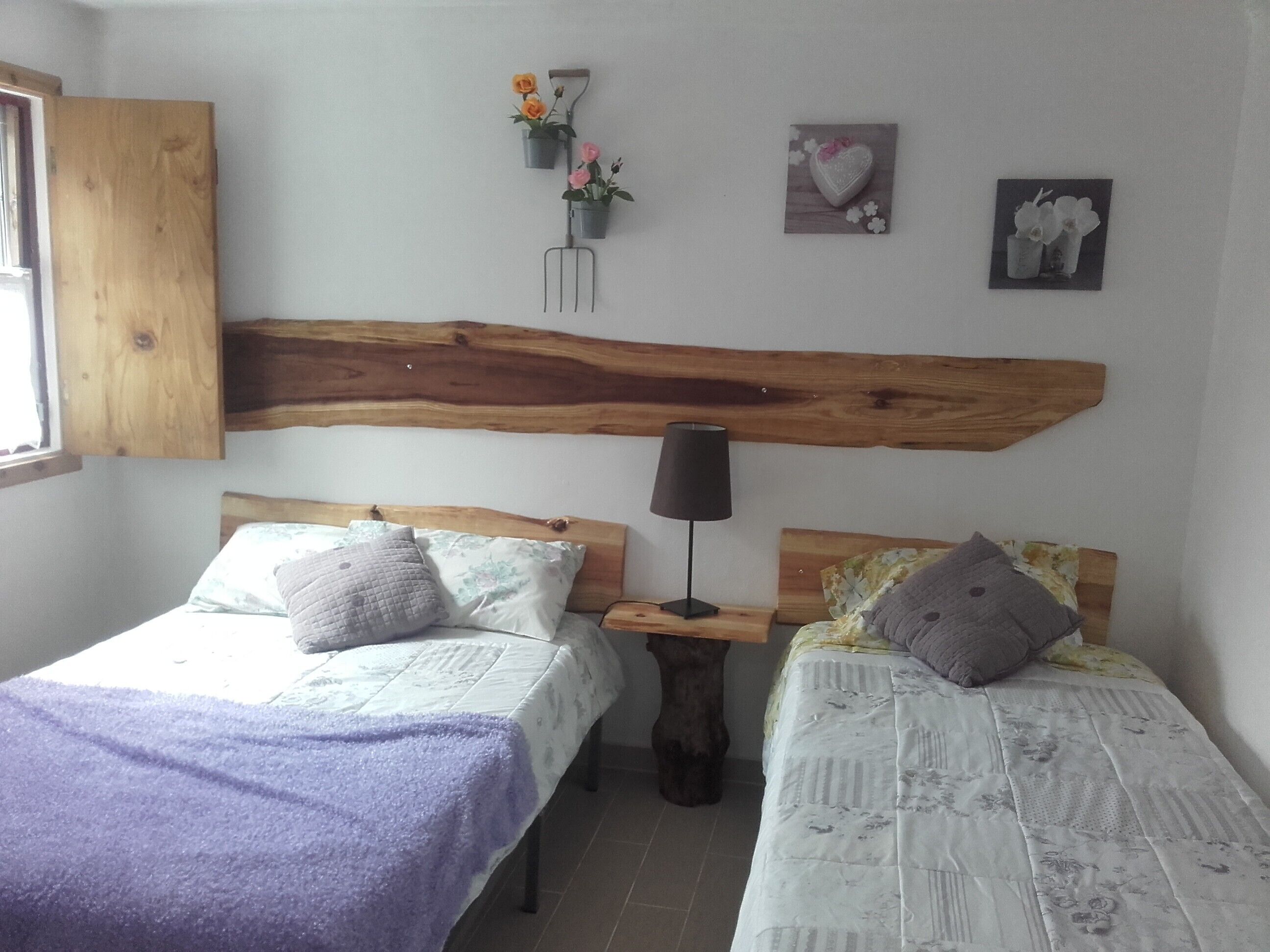 Planxa i posts de planxar, wifi i roba de llit 