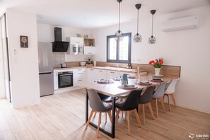 Private kitchen - CASA GARRIGA (Lédenon)