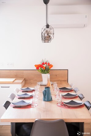 Dining - CASA GARRIGA (Lédenon)