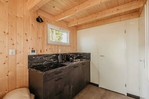 Private kitchen - Beautiful & Comfy Lodge for Couple (Kesteren)