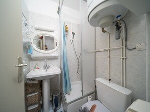 Apartment | Bathroom - Modern Alpine Apartment in La Foux (Allos)