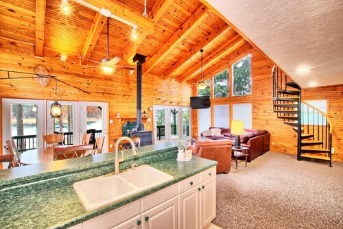 South Toledo Haven:  A lakefront retreat