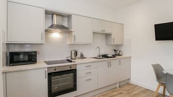 Cottage | Private kitchen | Cookware/dishes/utensils