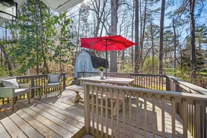 Outdoor dining - 3BR Family Home | Peaceful Stay near Marietta Sq (Marietta)