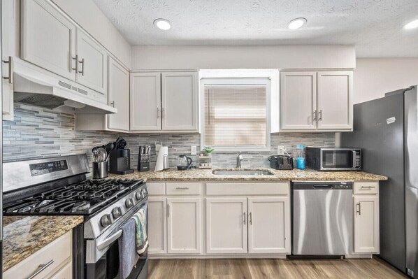 Fridge, microwave, oven, stovetop - 3BR Family Home | Peaceful Stay near Marietta Sq (Marietta)