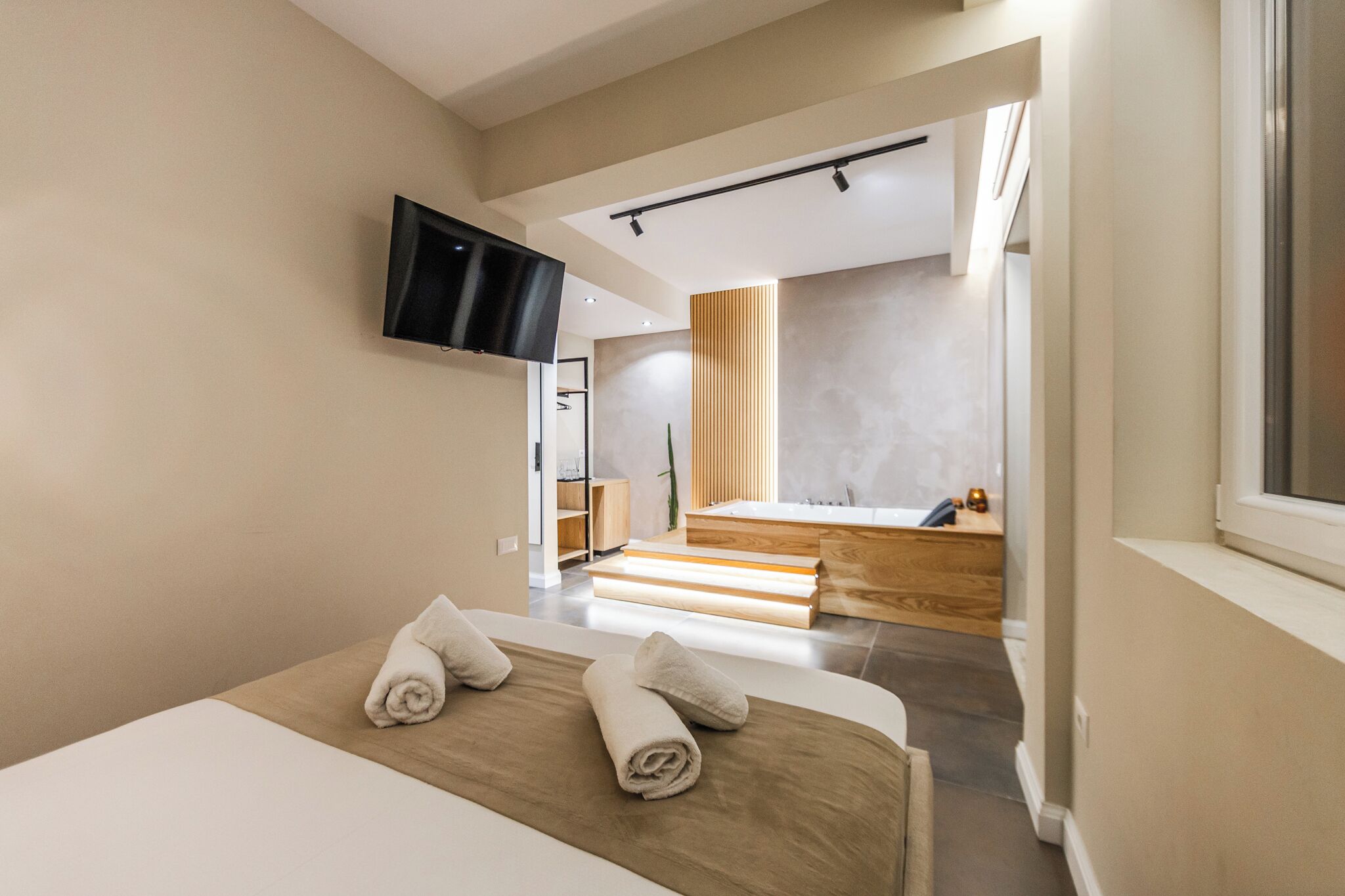 Luxury Suite, Balcony, Garden View | Frette Italian sheets, premium bedding, blackout drapes