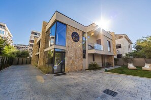 Front of property - Zoe's Villa by PS (Durrës)