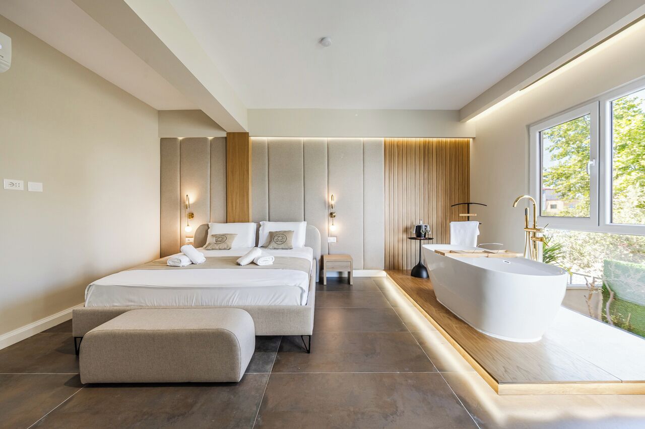 Suite superior, balcón, vistas al jardín | Sábanas italianas Frette, ropa de cama de alta calidad, cortinas opacas