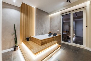 Luxury Suite, Balcony, Garden View | Frette Italian sheets, premium bedding, blackout drapes