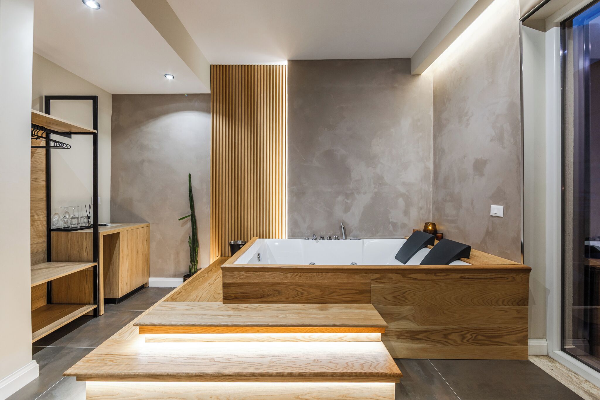 Luxury-Suite, Balkon, Gartenblick | Italienische Bettbezüge von Frette, hochwertige Bettwaren